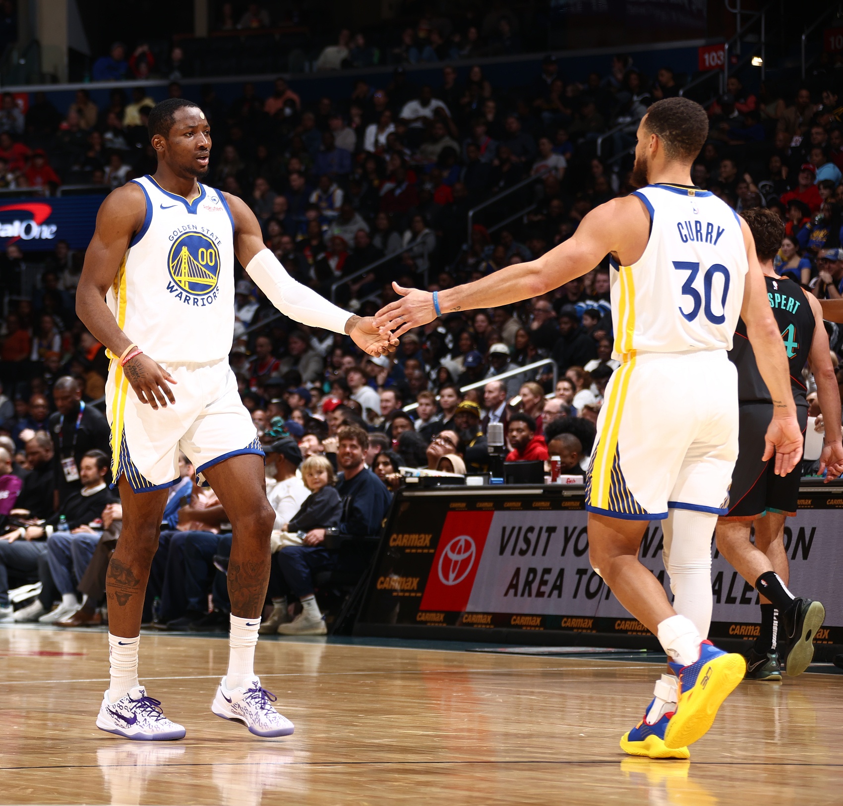 kaiyun-库里：库明加始终坚持训练保持着备战状态 希望他不会缺席太久