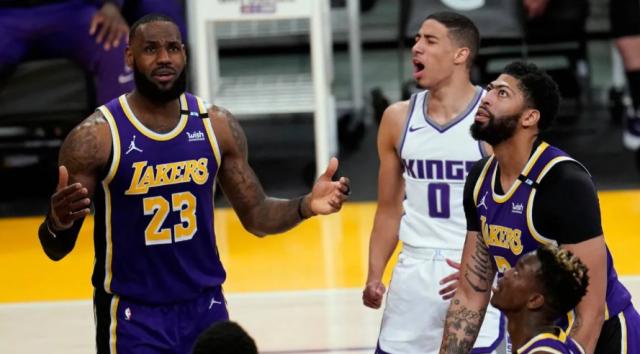 开云下载-有同款吗？哈利伯顿：曾经很喜欢詹姆斯 所以是科黑